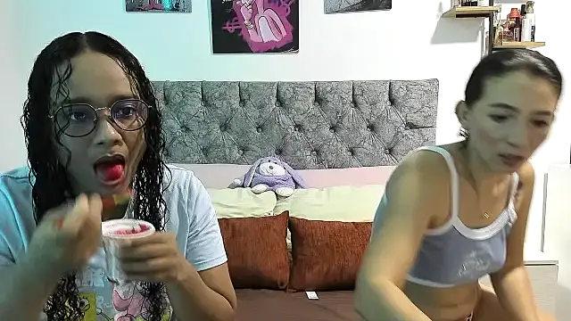 Snapshot of nay_and_aleja1 chatting on 05.21.26 nay and aleja1 online show from 05.21.26