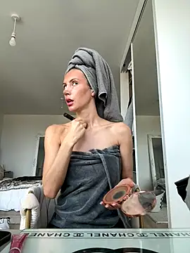 MilaRenee online show from 10.25.25