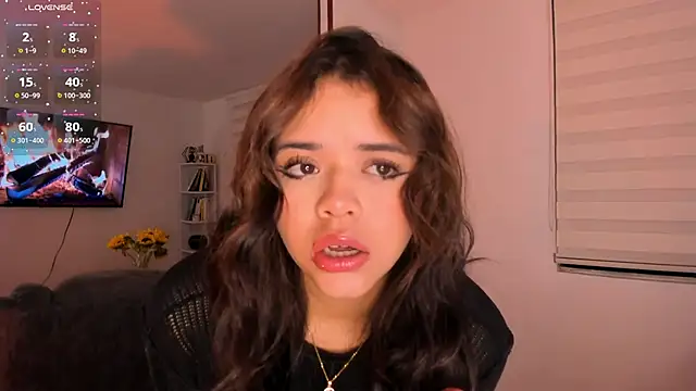 Snapshot of NikaVelvet1 chatting on 11.24.25 NikaVelvet1 online show from 11.24.25