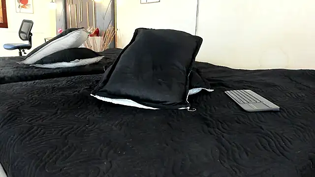 OliviGrace online show from 04.25.26