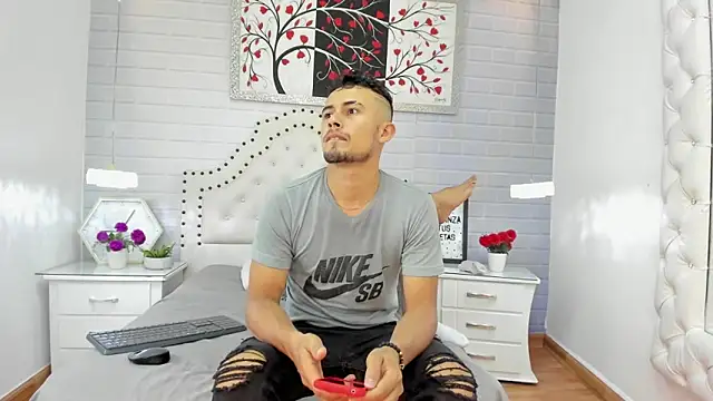 Valentiinoss online show from 11.07.25