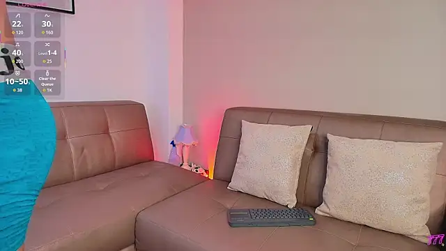 Valentiinoss online show from 06.12.26