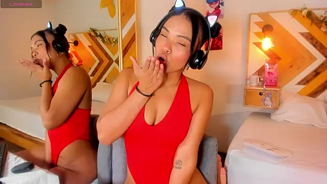 Snapshot of SoleneFontaine chatting on 10.11.25 SoleneFontaine online show from 10.11.25