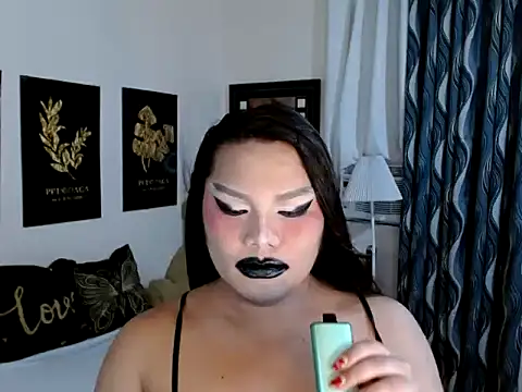 Snapshot of TSbrianaHugeCock chatting on 12.18.25 TSbrianaHugeCock online show from 12.18.25