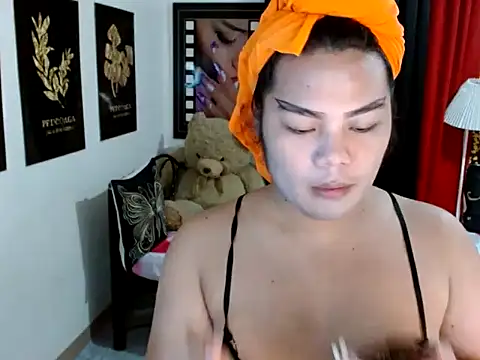 TSbrianaHugeCock online show from 05.14.26