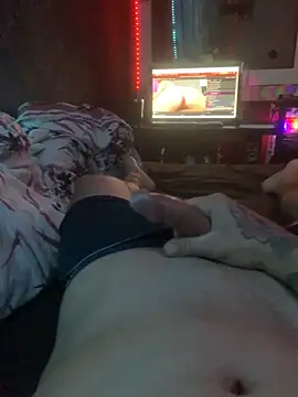 Snapshot of o-theus chatting on 10.22.25 o-theus online show from 10.22.25