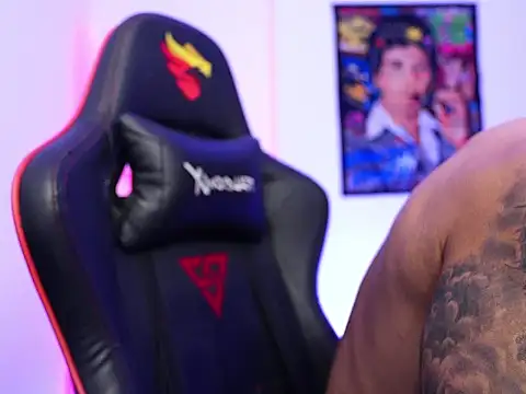 logan hugh8 online show from 11.23.25