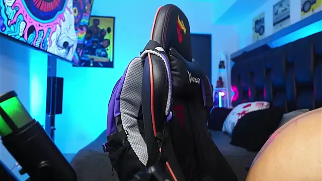 logan hugh8 online show from 02.13.26