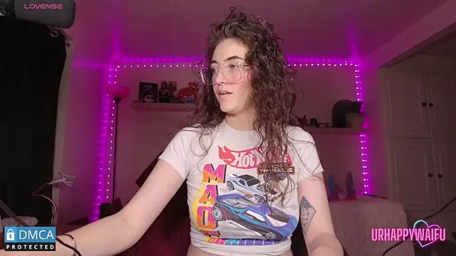 Snapshot of urhappywaifu chatting on 11.04.25 urhappywaifu online show from 11.04.25