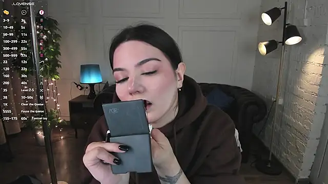 Snapshot of Dark_Moni chatting on 03.11.26 Dark Moni online show from 03.11.26