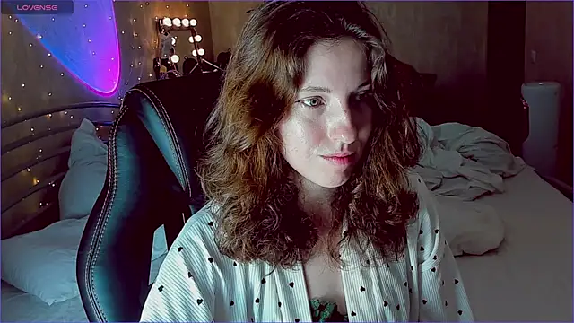 Agata in Wonderland online show from 09.09.25