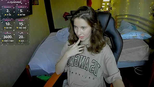 Agata in Wonderland online show from 11.12.25