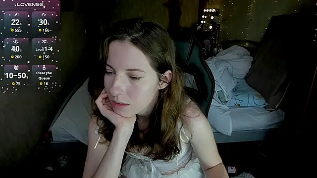 Agata in Wonderland online show from 11.13.25