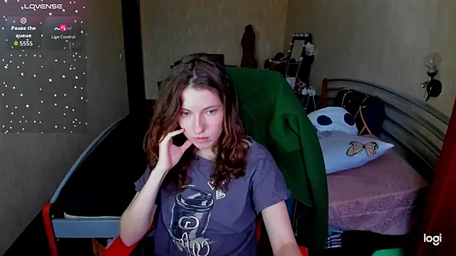 Agata in Wonderland online show from 12.20.25