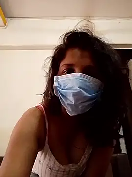 Love Foreverr12 online show from 10.17.25