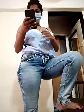 Love Foreverr12 online show from 10.25.25