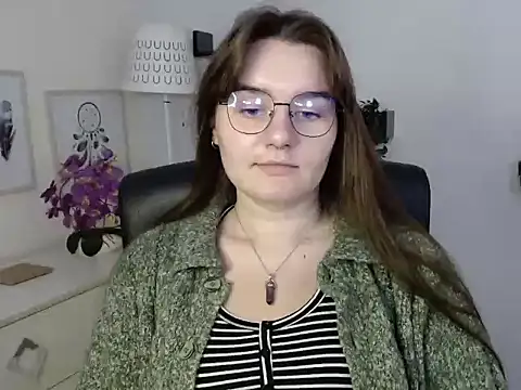 Julie Diamond online show from 09.15.25