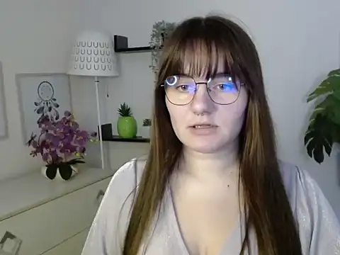 Julie Diamond online show from 11.18.25