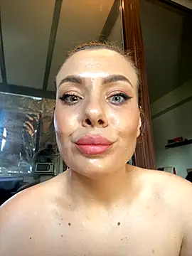 Snapshot of emmasweett11 chatting on 10.05.25 emmasweett11 online show from 10.05.25