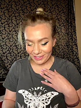 Snapshot of emmasweett11 chatting on 12.19.25 emmasweett11 online show from 12.19.25