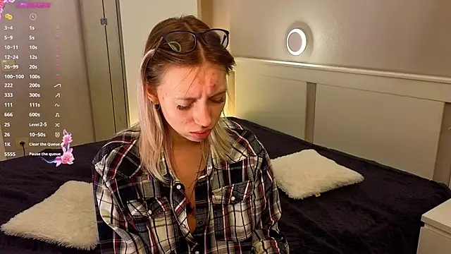 NyxaThorn online show from 09.30.25