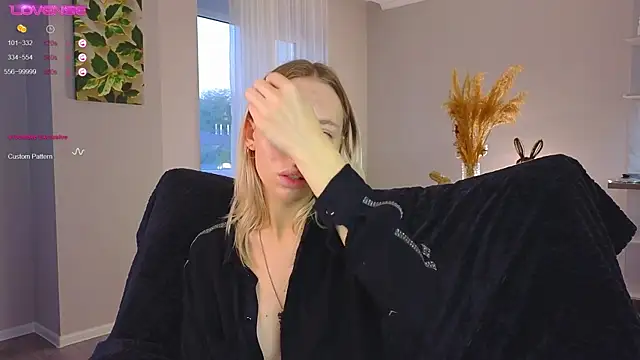 NyxaThorn online show from 10.12.25