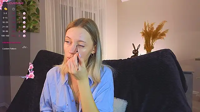 NyxaThorn online show from 11.11.25