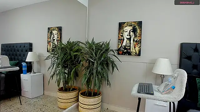 Snapshot of emilio_brandon chatting on 10.19.25 emilio brandon online show from 10.19.25