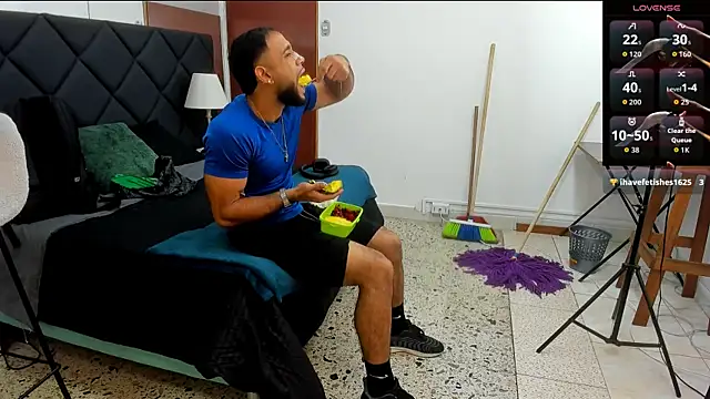 Snapshot of emilio_brandon chatting on 11.28.25 emilio brandon online show from 11.28.25