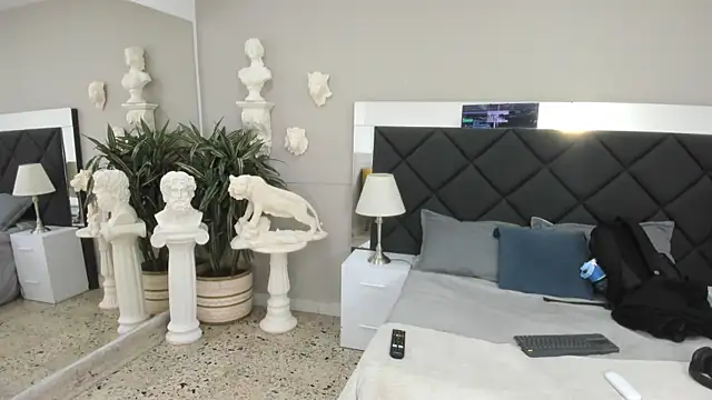 Snapshot of emilio_brandon chatting on 12.01.25 emilio brandon online show from 12.01.25