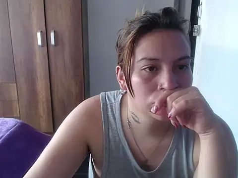 cloequeen15 online show from 10.24.25