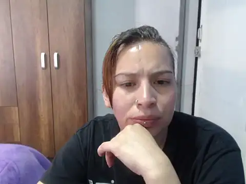 cloequeen15 online show from 11.13.25