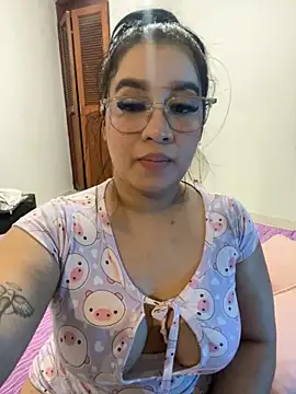 Snapshot of Aliciawhitee chatting on 11.07.25 Aliciawhitee online show from 11.07.25