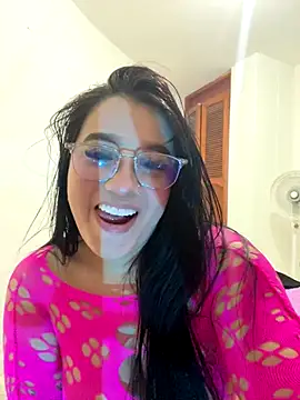 Snapshot of Aliciawhitee chatting on 11.20.25 Aliciawhitee online show from 11.20.25