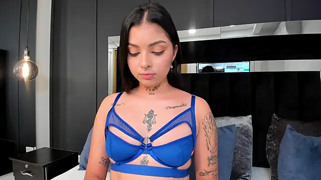 Snapshot of hannah_miltonn chatting on 12.19.25 hannah miltonn online show from 12.19.25