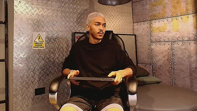 Snapshot of MarcusRain_ chatting on 09.26.25 MarcusRain online show from 09.26.25