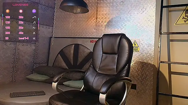 Snapshot of MarcusRain_ chatting on 10.08.25 MarcusRain online show from 10.08.25