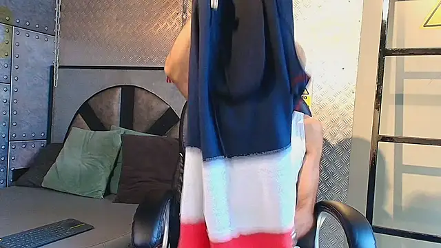 Snapshot of MarcusRain_ chatting on 11.15.25 MarcusRain online show from 11.15.25