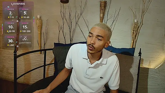 Snapshot of MarcusRain_ chatting on 11.21.25 MarcusRain online show from 11.21.25