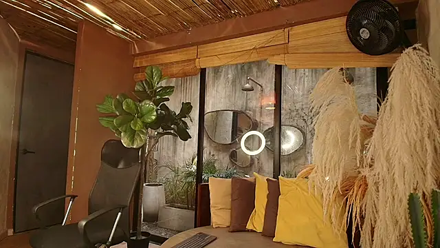 Snapshot of MarcusRain_ chatting on 11.24.25 MarcusRain online show from 11.24.25