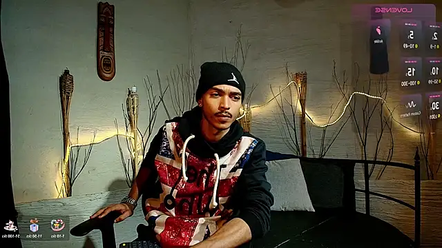 Snapshot of MarcusRain_ chatting on 12.02.25 MarcusRain online show from 12.02.25