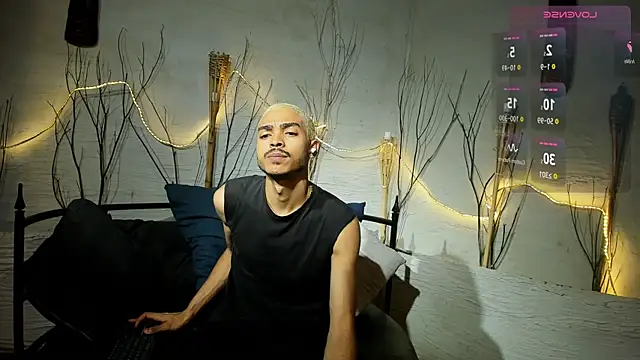 Snapshot of MarcusRain_ chatting on 12.04.25 MarcusRain online show from 12.04.25