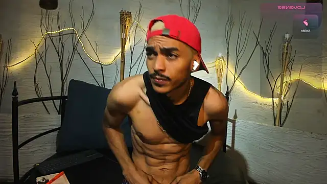 Snapshot of MarcusRain_ chatting on 12.05.25 MarcusRain online show from 12.05.25