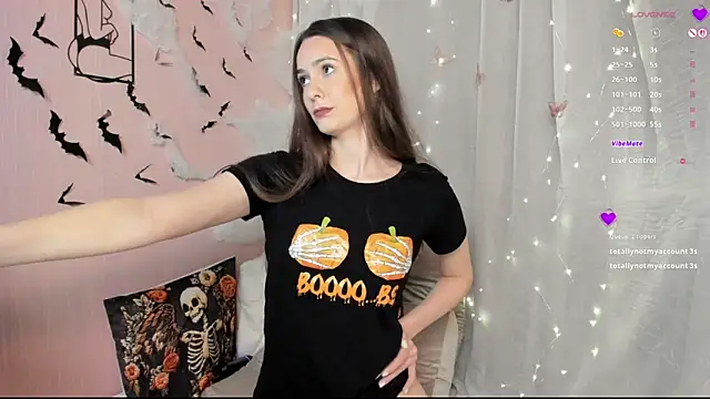 Snapshot of Monica_Velvet chatting on 11.03.25 Monica Velvet online show from 11.03.25