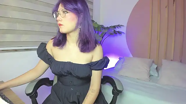 Snapshot of rei_cos chatting on 09.30.25 rei cos online show from 09.30.25