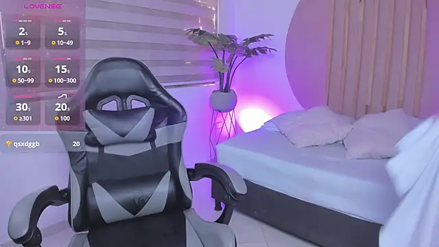 Snapshot of rei_cos chatting on 10.01.25 rei cos online show from 10.01.25