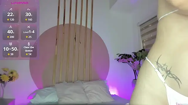 Snapshot of rei_cos chatting on 10.23.25 rei cos online show from 10.23.25