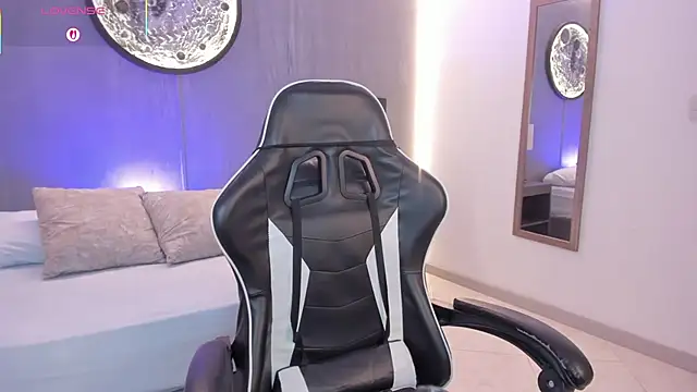 Snapshot of rei_cos chatting on 12.15.25 rei cos online show from 12.15.25