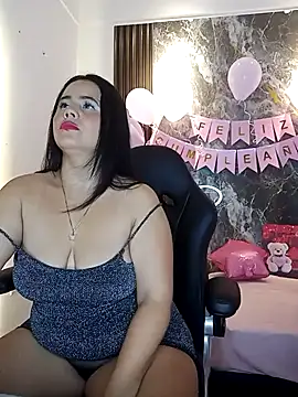 Snapshot of zafina_09 chatting on 11.04.25 zafina 09 online show from 11.04.25