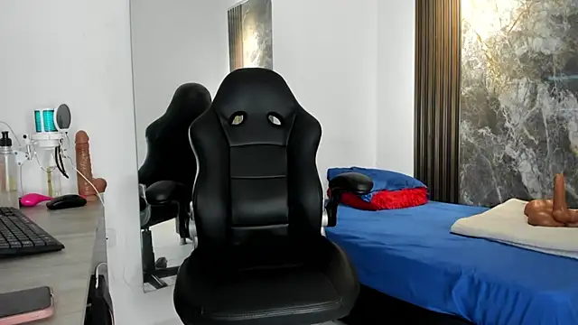 Snapshot of zafina_09 chatting on 11.16.25 zafina 09 online show from 11.16.25